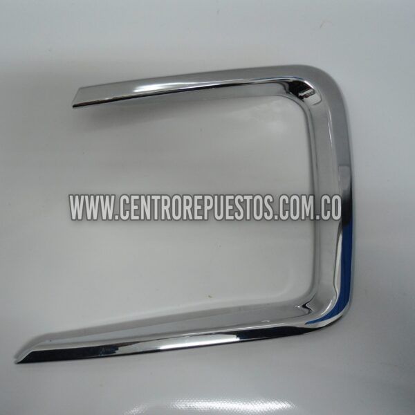 BOCEL CROMADO LATERAL IZQ. BOMPER TRASERO