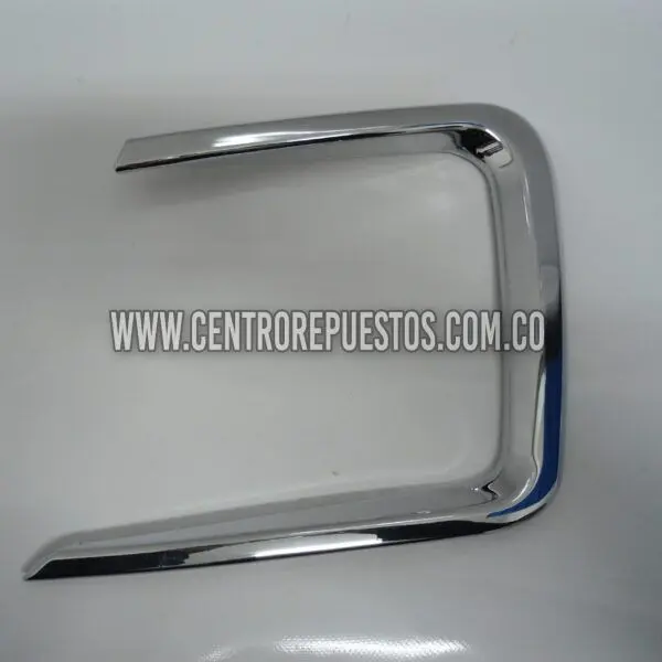 BOCEL CROMADO LATERAL IZQ. BOMPER TRASERO