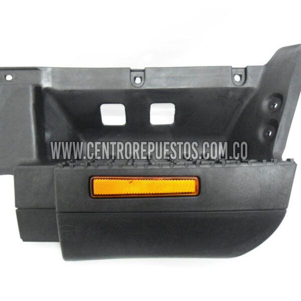 ESTRIBO PLASTICO IZQUIERDO JAC 1048KN maxfroce
